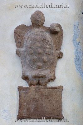 Stemma di Pandolfo Squarcialupi presso il Castello di Lari