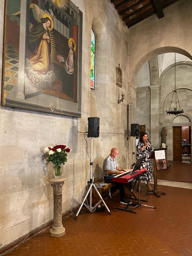 Il dipinto e lo spazio che ha accolto la presentazione. Annunciazione di Sebastiano Tani, Castellina 2023.