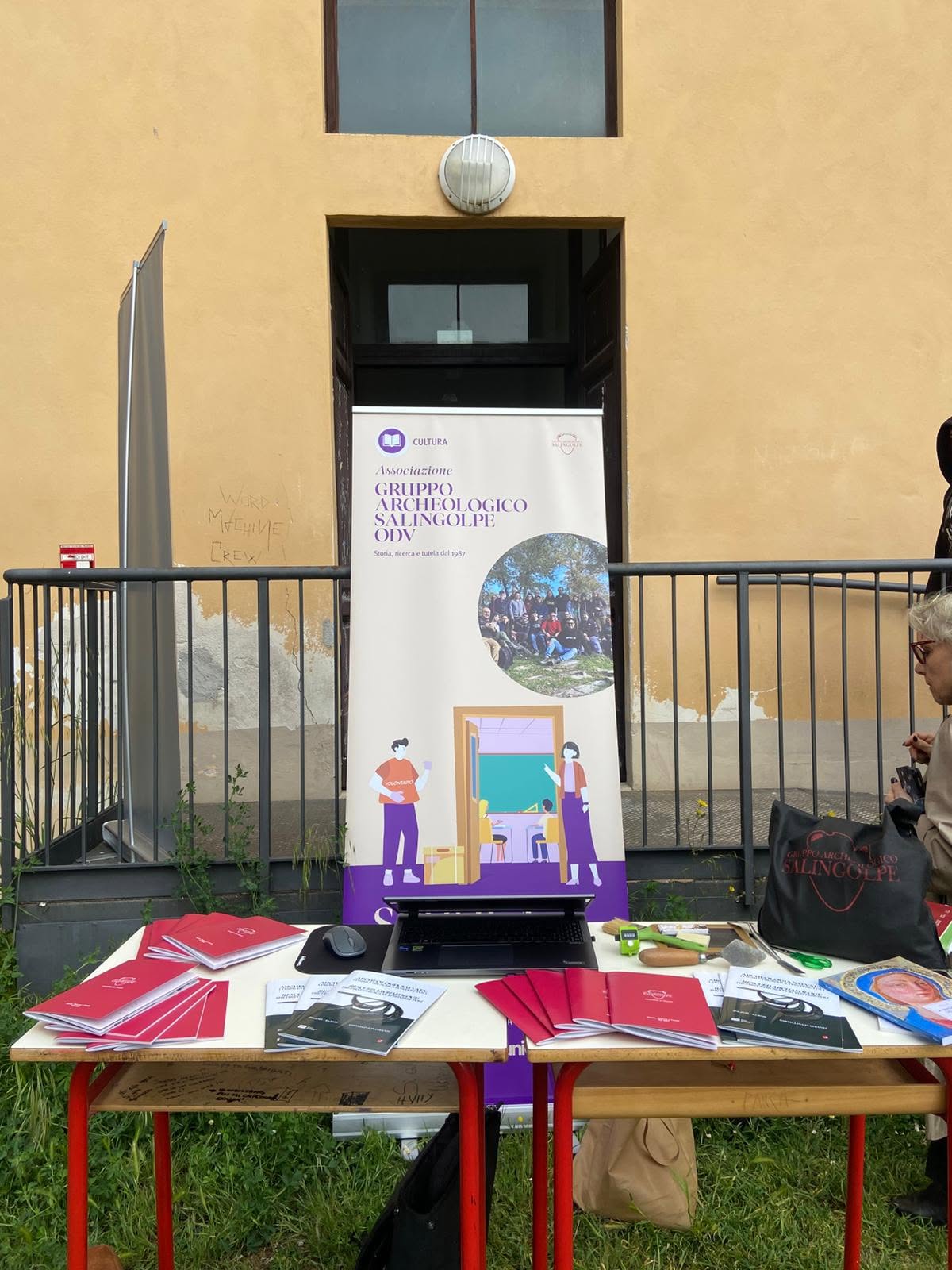 Lo spazio informativo allestito per l’incontro. Istituto Caselli, Siena, 8 maggio 2026.