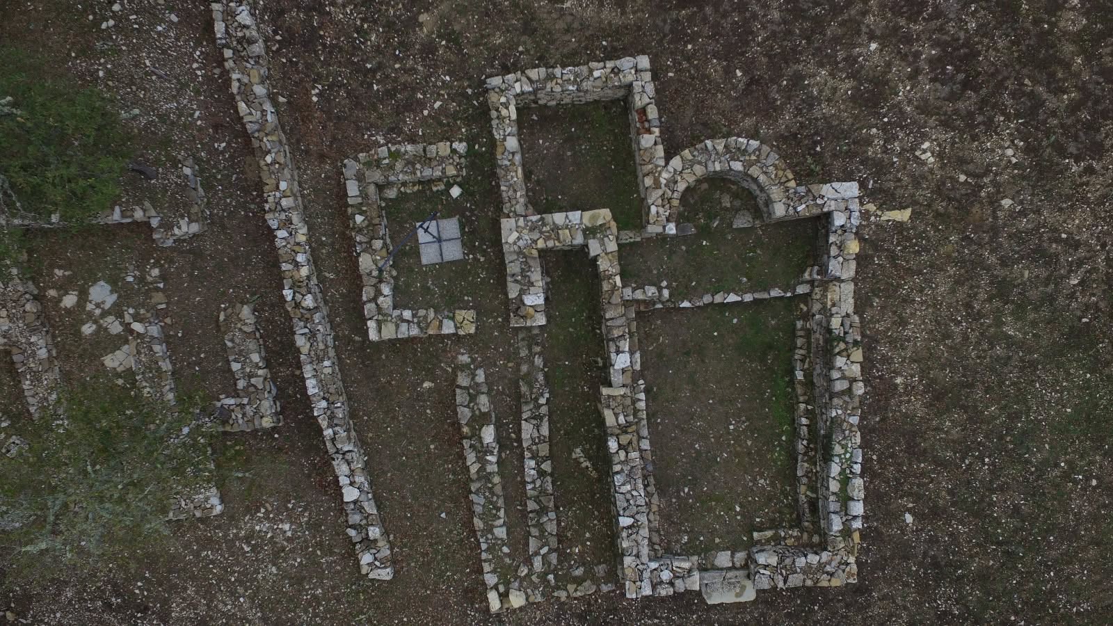 Una veduta dall’alto dell’area archeologica. Collepetroso, annuncio seconda campagna 2024.