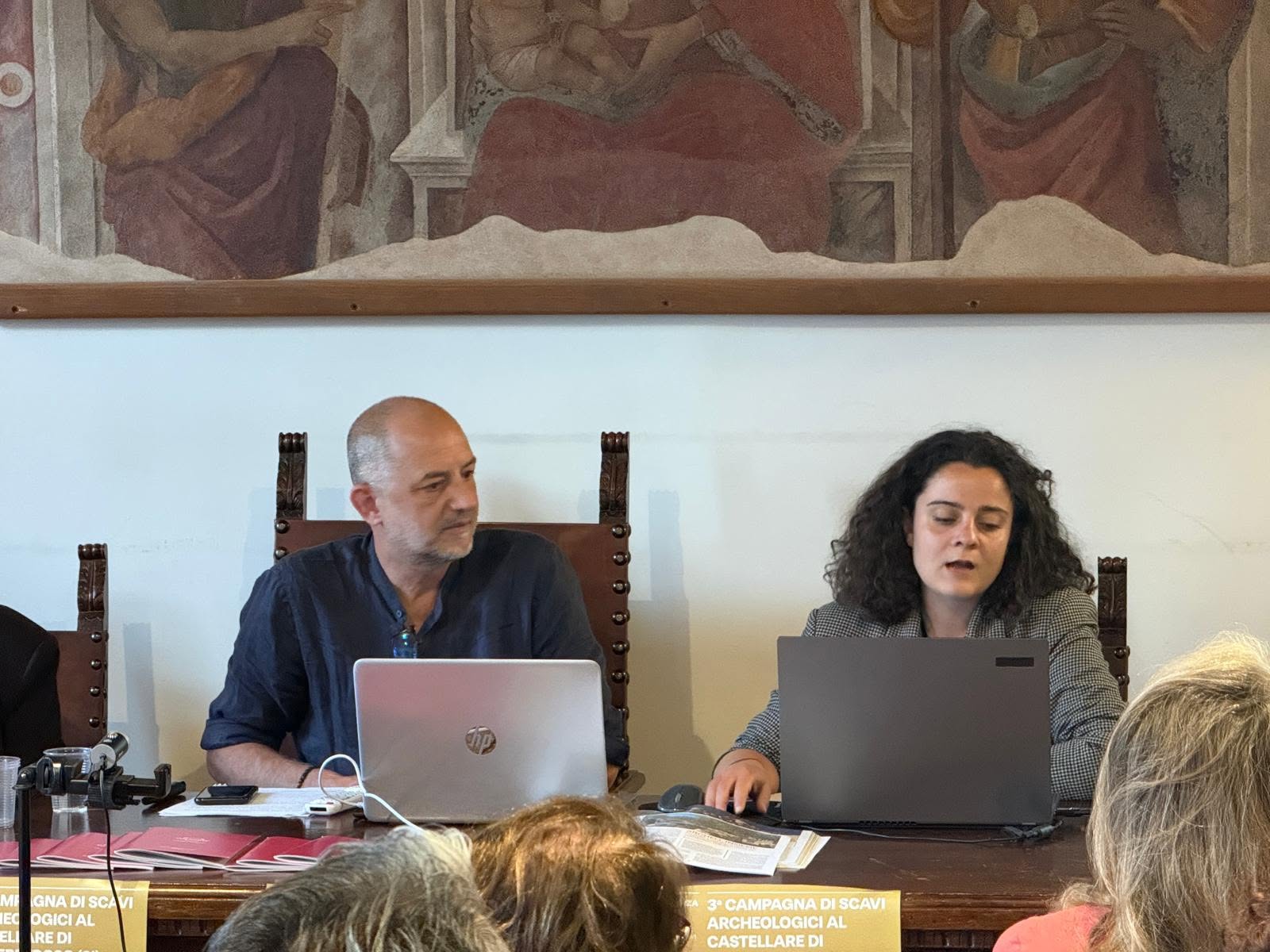 Un intervento al tavolo dei relatori. Collepetroso, conferenza 2026.