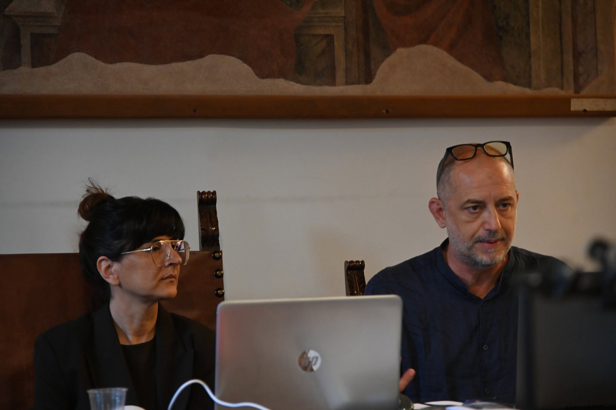 Il confronto al tavolo dei relatori. Collepetroso, conferenza 2026.