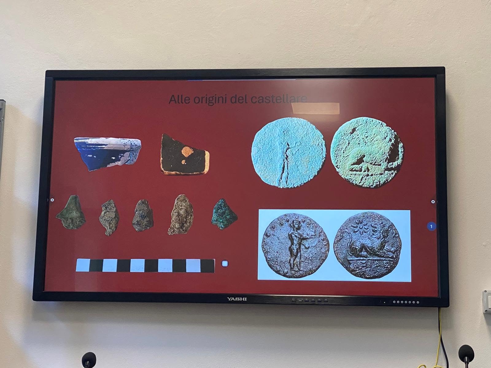 Monete e reperti illustrati nelle slide. Collepetroso, presentazione prima campagna 2024.