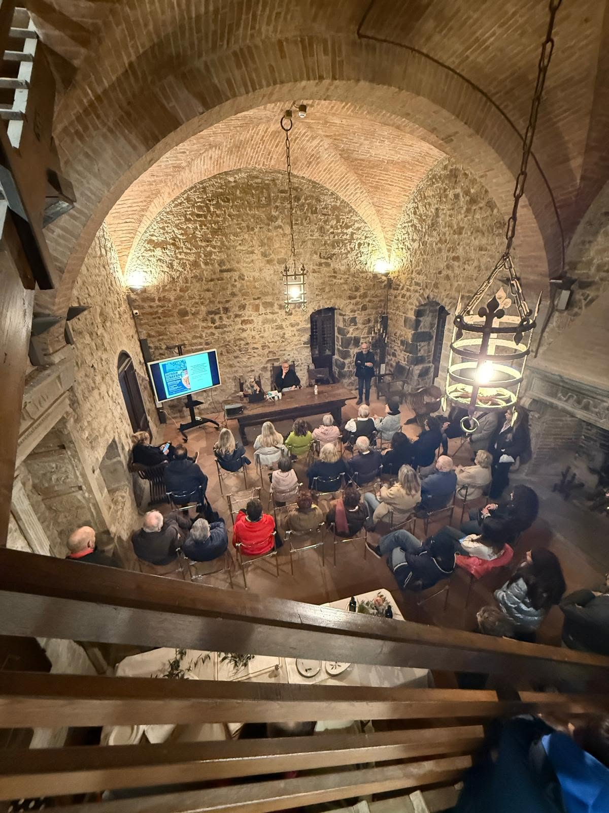 Una veduta d’insieme della Sala del Capitano della Rocca medievale durante l’incontro.