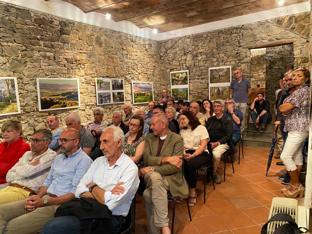 Il pubblico riunito negli ambienti di Via delle Volte. Il Chianti di Michelangelo, Castellina 2023.