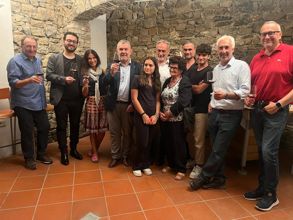 Una fotografia di gruppo a ricordo della presentazione. Il Chianti di Michelangelo, Castellina 2023.
