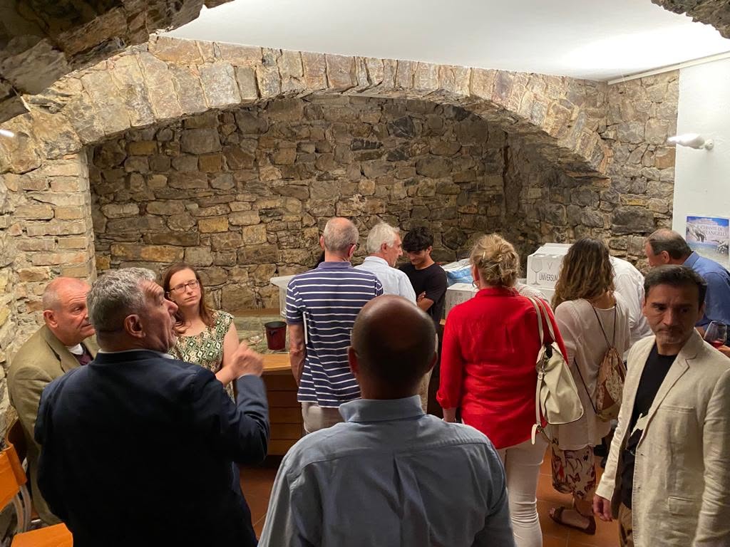 Il confronto fra i partecipanti negli spazi dell’incontro. Il Chianti di Michelangelo, Castellina 2023.