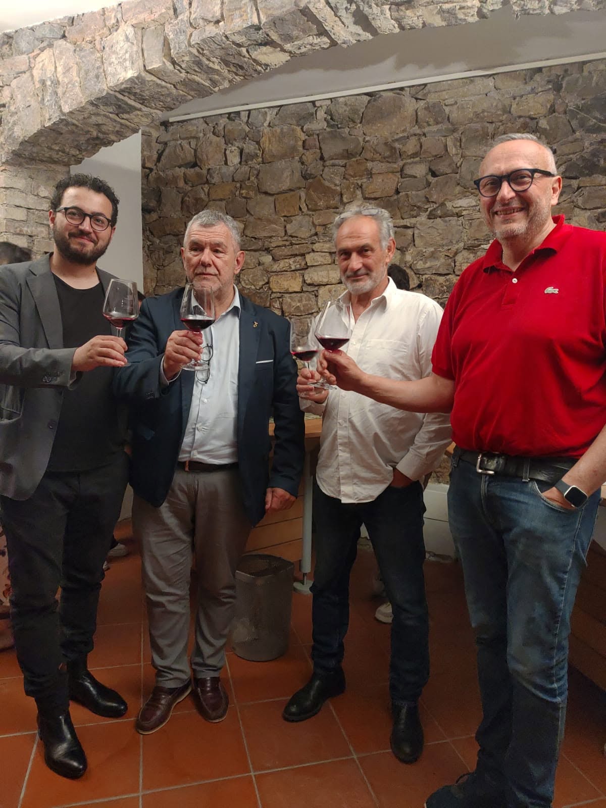 Un momento di saluto a ricordo della presentazione. Il Chianti di Michelangelo, Castellina 2023.