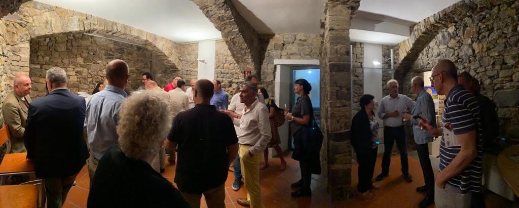 Gli scambi fra i partecipanti al termine dell’incontro. Il Chianti di Michelangelo, Castellina 2023.