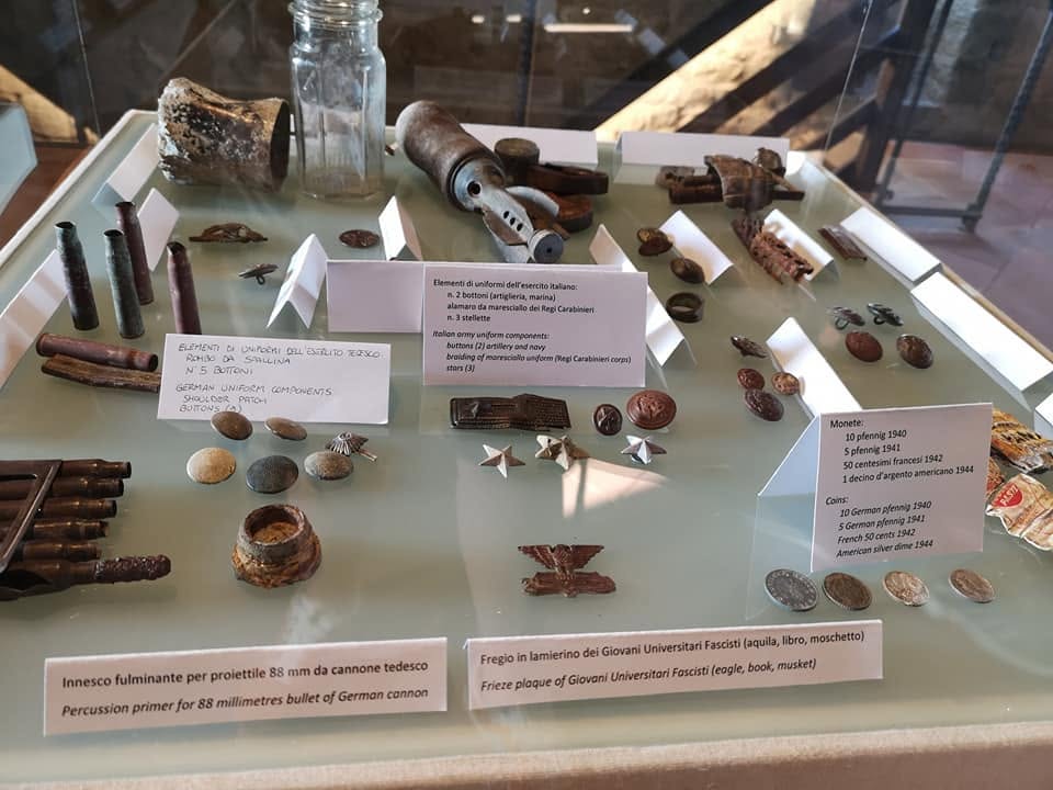 La raccolta di testimonianze e oggetti presentata nella mostra. La guerra sulle colline, Castellina 2021.