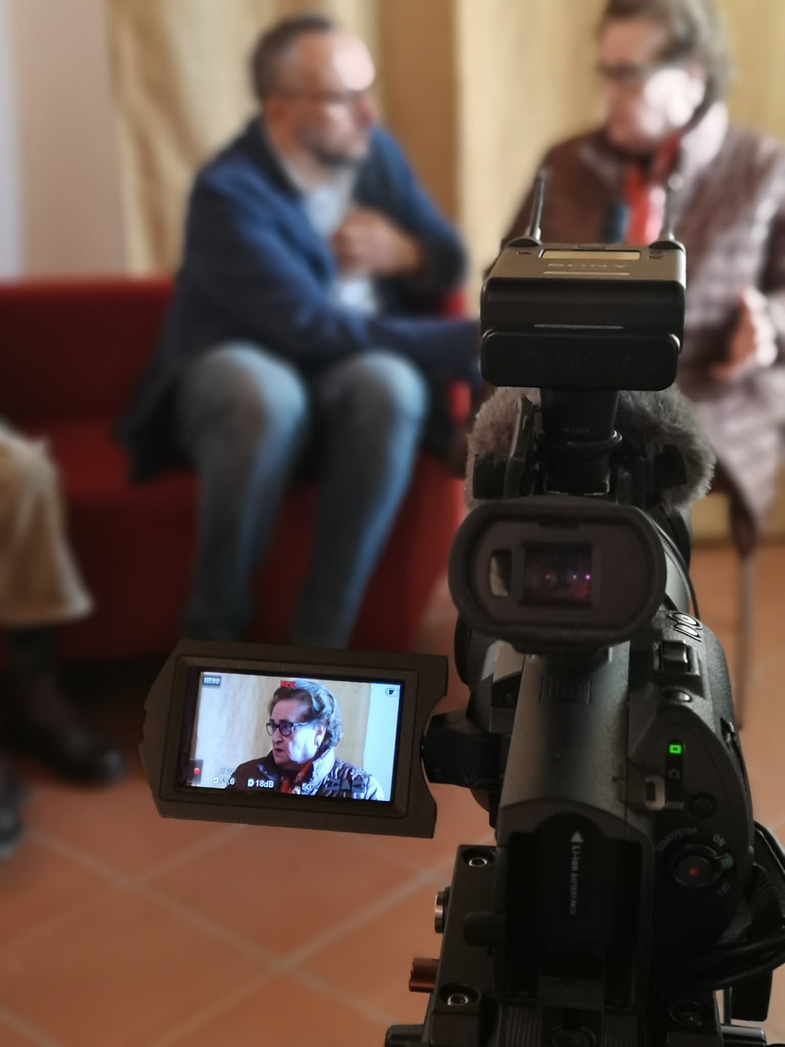 Un momento di documentazione delle testimonianze orali. La guerra sulle colline, materiali 2021.