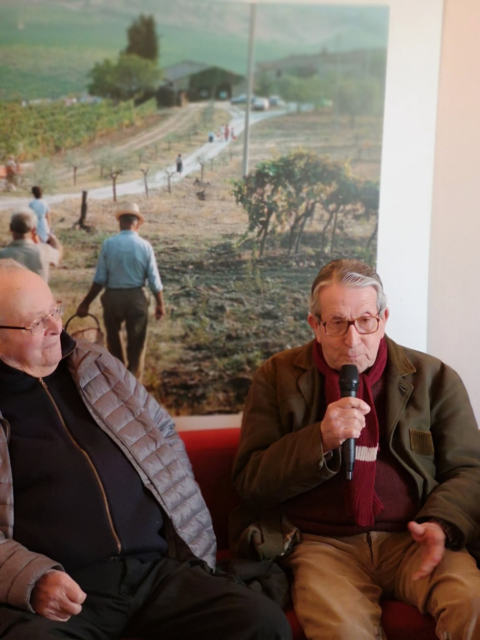 Un momento del lavoro di documentazione della memoria. La guerra sulle colline, materiali 2021.