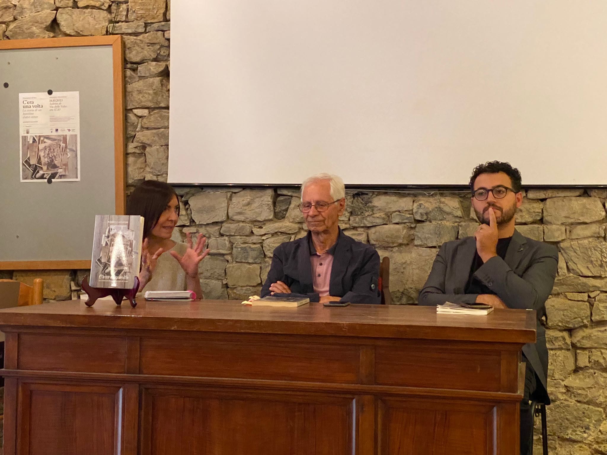 Il confronto al tavolo della presentazione. Roberto Cacciatori, incontro 2023.