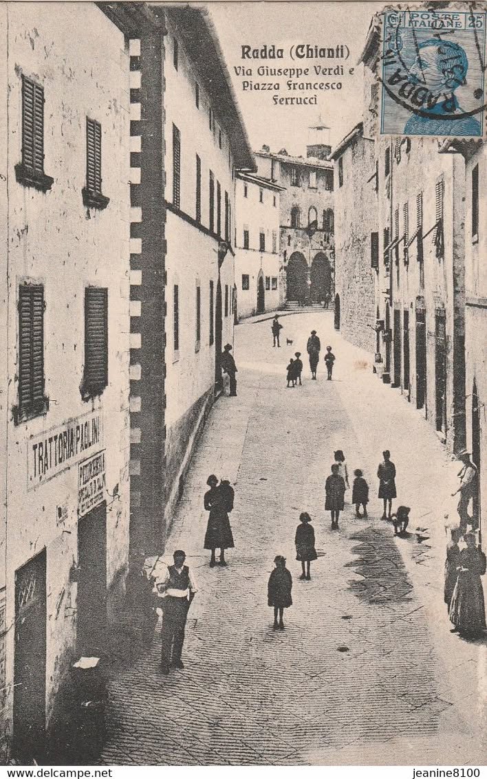 Una strada del paese nelle immagini dell’archivio. VivoInChianti, materiali di presentazione 2025.