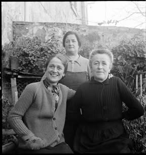 Un ritratto di gruppo fra le fotografie dell’archivio. VivoInChianti, materiali di presentazione 2025.