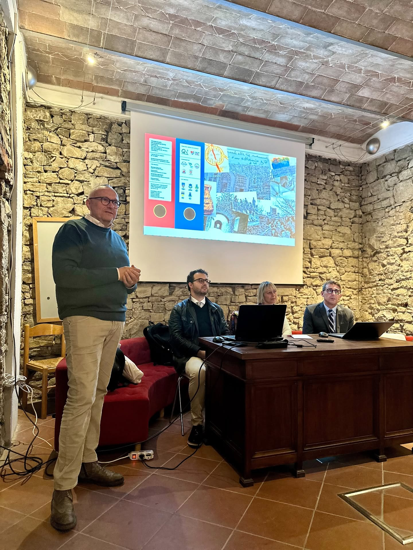 Un momento della presentazione del progetto VivoInChianti nella sala di Via delle Volte.