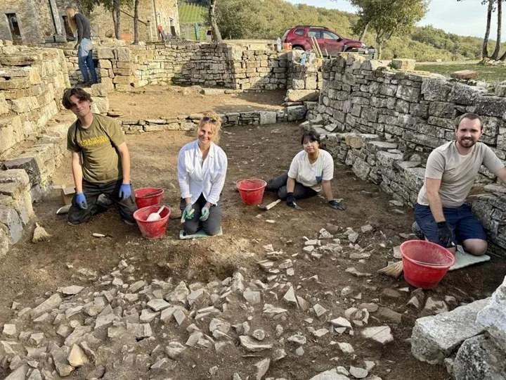 Lavoro di équipe nell’area di scavo.